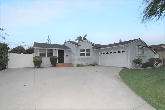 Building Photo - Single Family Home with Huge Yard Space