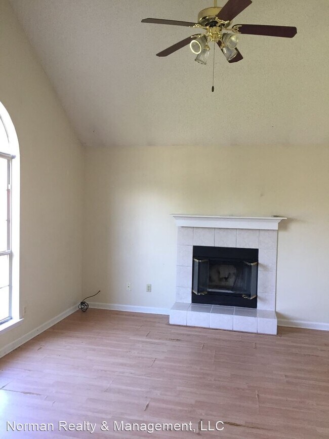 Building Photo - 3 br, 2 bath House - 811 Sagewood