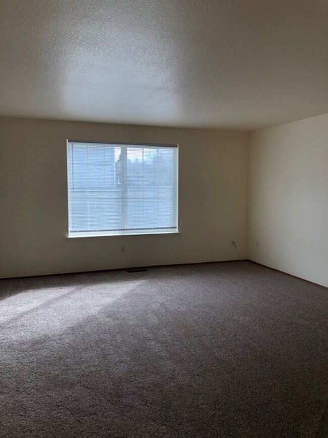 Foto del edificio - 15308-15310 Berry Valley Rd SE