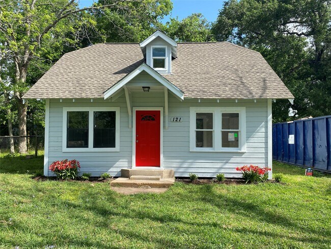 Foto del edificio - 121 Parker Ln