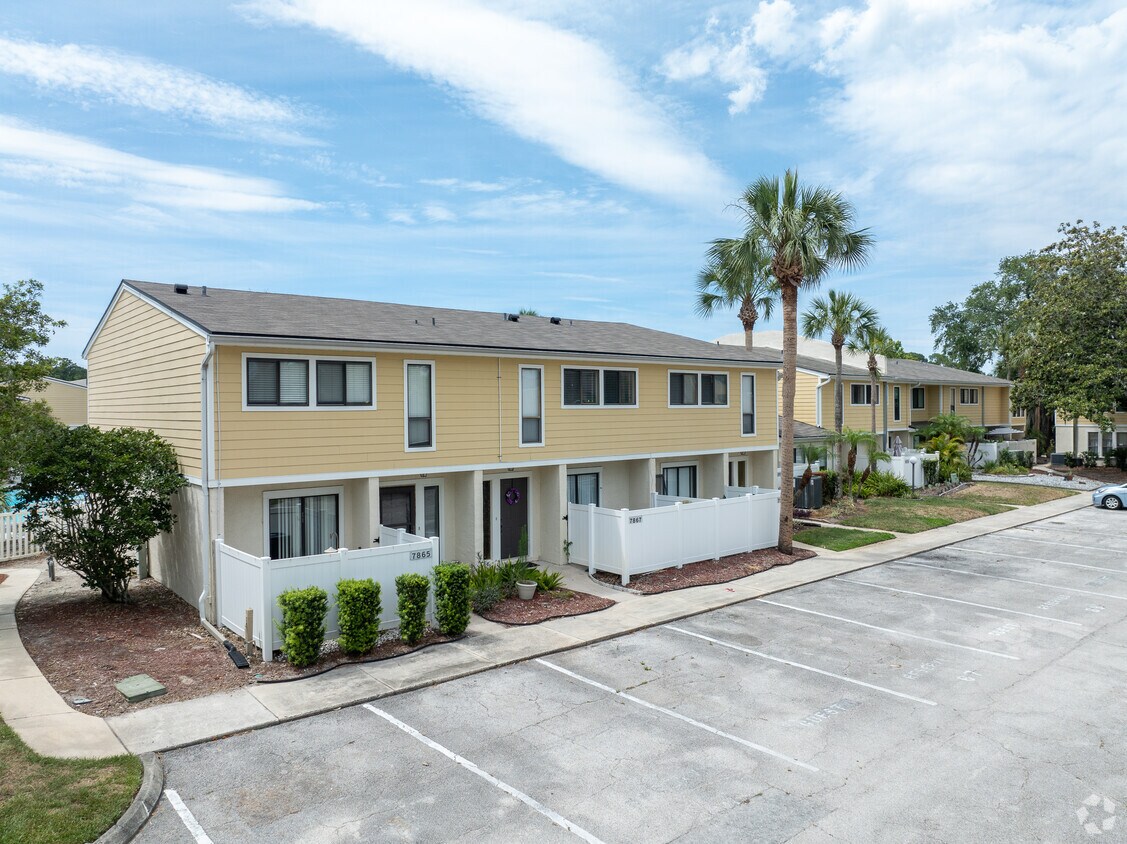 Foto principal - Los Lagos Condominiums