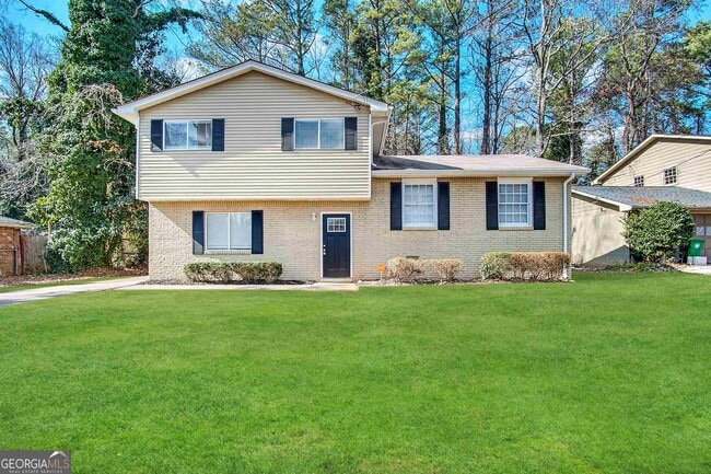 Building Photo - 2211 Green Forrest Dr