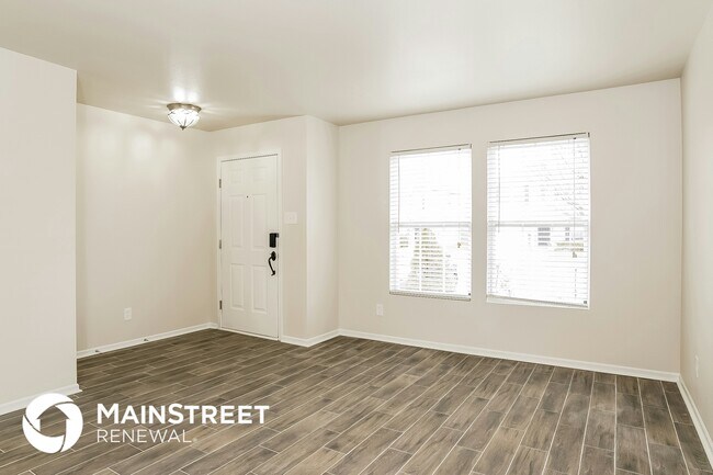 Foto del edificio - 748 Runningbrook Ln