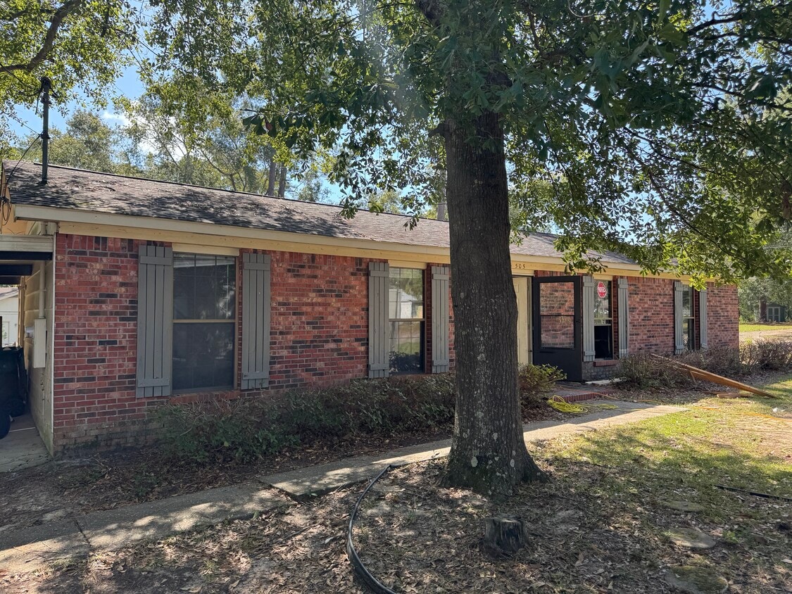 Primary Photo - 505 Pinto Dr