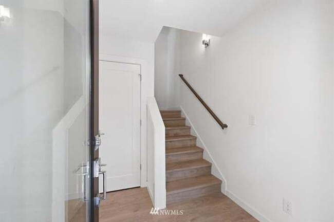 Building Photo - Greenlake 2bed / 2bath Townhouse