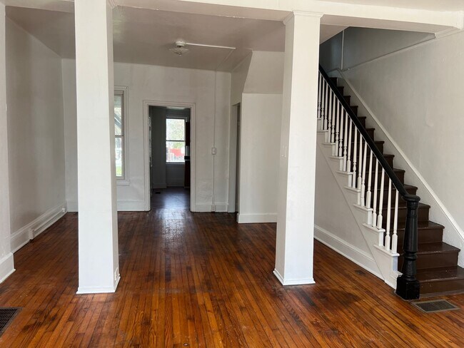 Foto del edificio - 3 bedroom home with large back yard