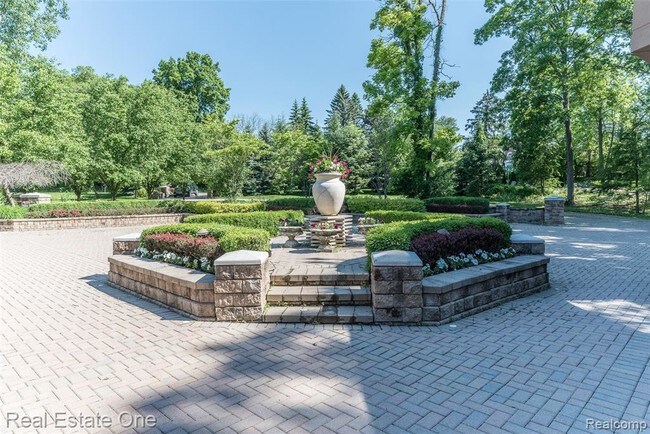 Foto del edificio - 1555 Lone Pine Rd