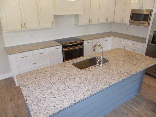 Foto del edificio - 1940's Meets Modern Amenities !  Revisit t...