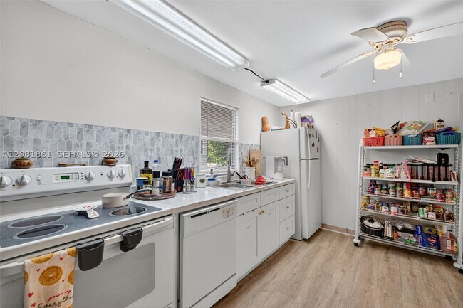 Foto del edificio - 2430 SW 53rd St