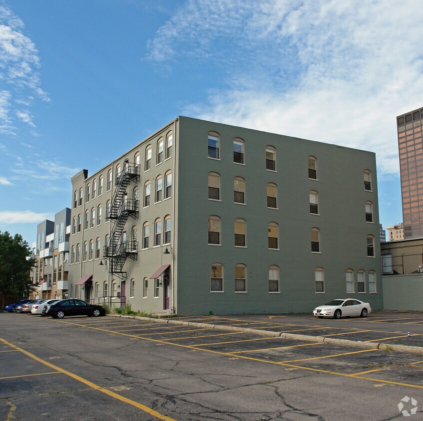 Primary Photo - 215 Ice Ave