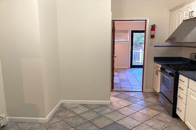 Foto del edificio - 284 Magnolia Ave