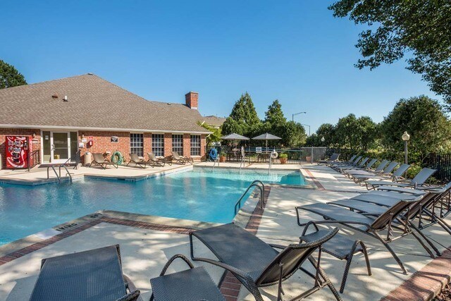 Building Photo - 1661 E Greenbriar Dr