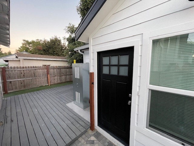 Building Photo - 225 W 56th St