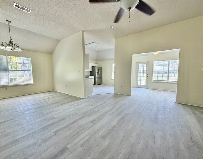 Foto del edificio - 437 S Shore Dr