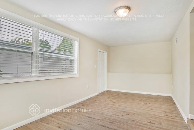 Building Photo - 4033 Castlegate Dr