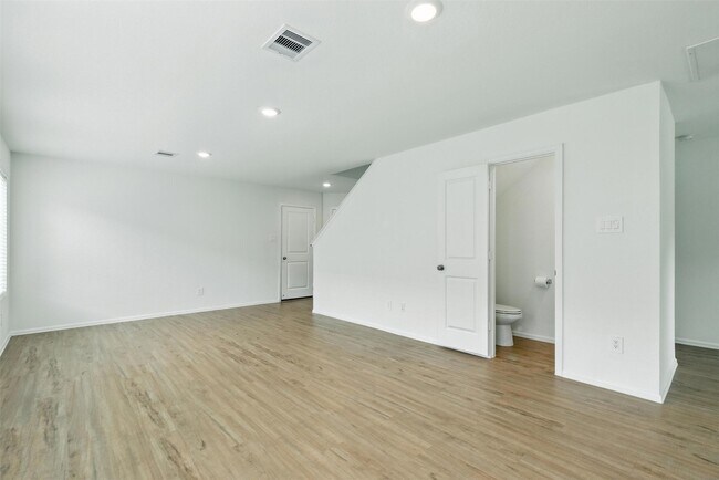 Building Photo - 1437 Las Cuevas Dr
