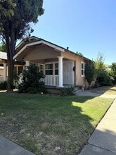 Building Photo - 860-862 W 22nd St