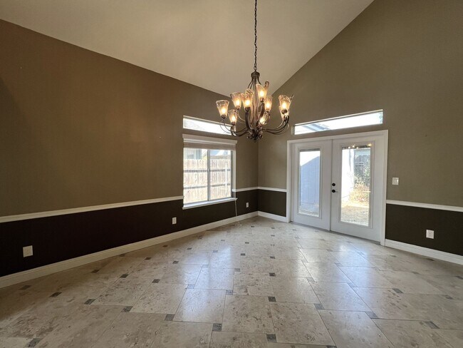 Building Photo - Spacious 4bd/3ba Galt House!