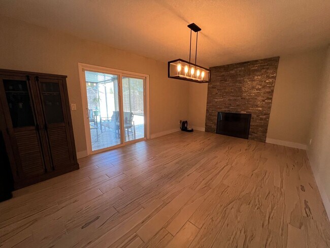 Foto del edificio - ~~~ Stunning 3-Bedroom, 2-Bath Home with 2-car garage and Private Pool. ~~~