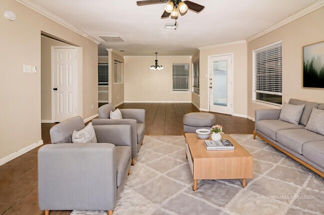 Foto del edificio - 3021 Shady Creek Ln