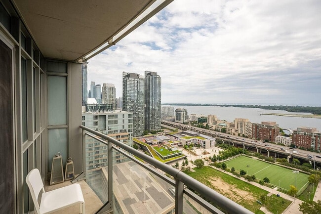 Photo du bâtiment - 90 Fort York Blvd