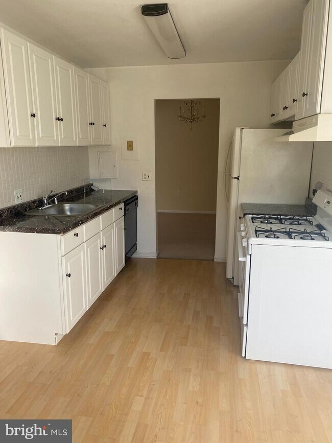 Foto del edificio - 868 College Pkwy