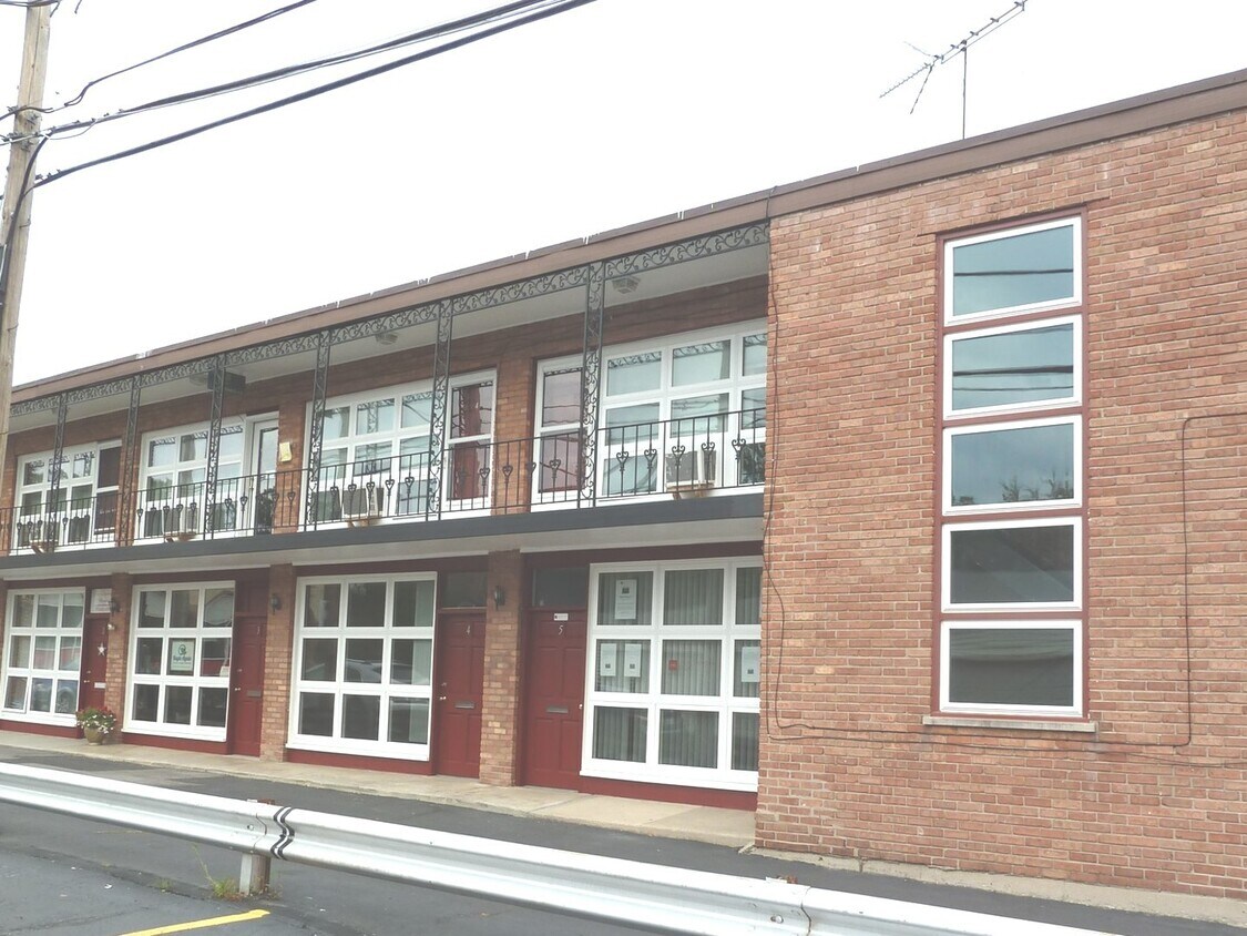 Primary Photo - 1917 W 103rd St