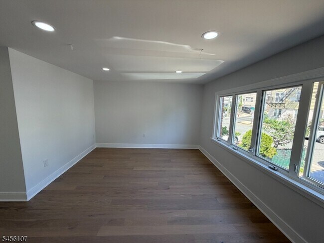 Building Photo - 8427 Columbia Ave