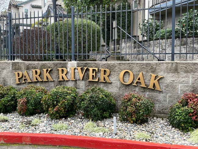 Foto del edificio - Pocket area Condo at River Park River Oak ...