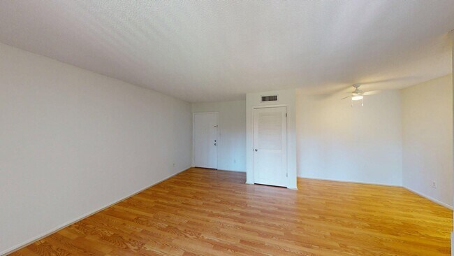 Foto del edificio - 1BR/ 1BA Condo In Springwood   ** Water In...