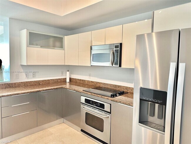 Building Photo - 3 br, 3 bath House - 3330 NE 190th St Apt ...