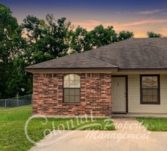 Building Photo - 315 Janelle Dr