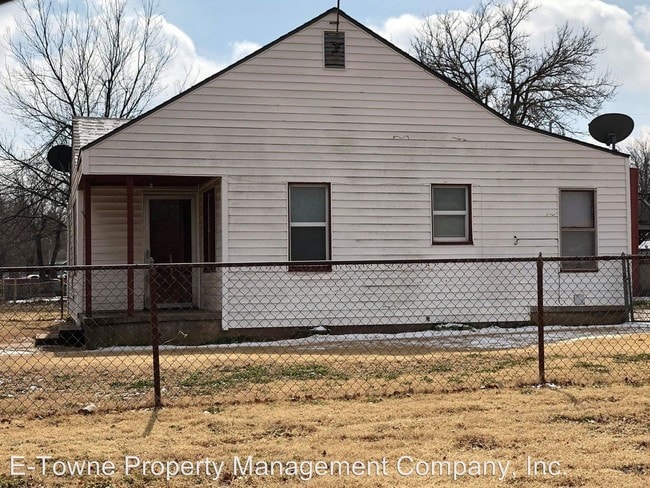 Building Photo - 3 br, 1 bath House - 1124 N 10th