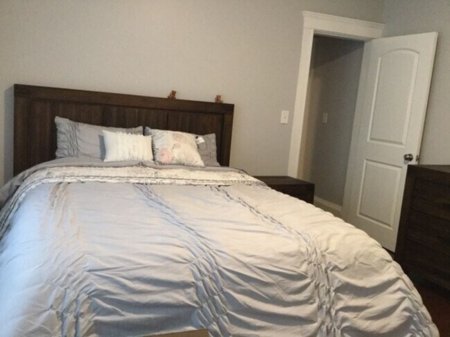 Foto del edificio - Breathtaking gorgeous 2bd unit in a quiet ...