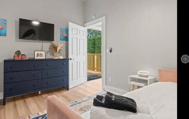Foto del edificio - Completely furnished ready to live in just bring your suitcase