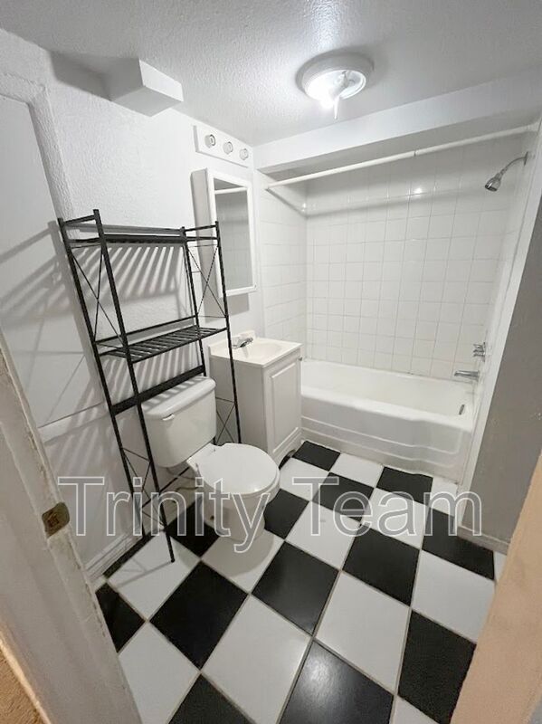 Building Photo - 6941 E 75th Ave