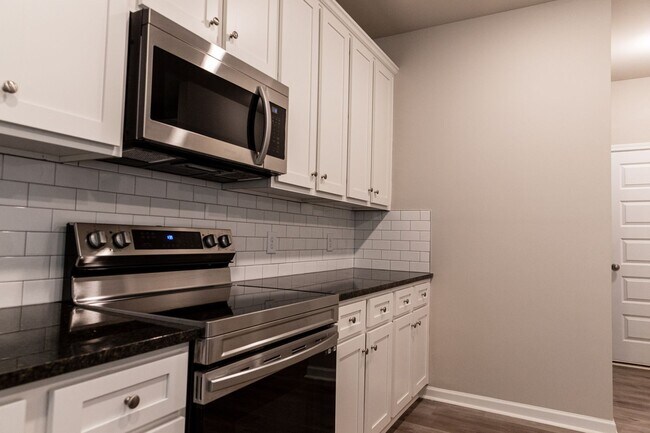 Foto del edificio - 4 Bed 2.5 Bath home in Calhoun!