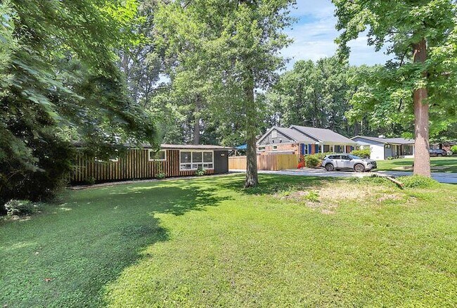 Foto del edificio - Beautifully Renovated 3BD/1BA Ranch in Sen...
