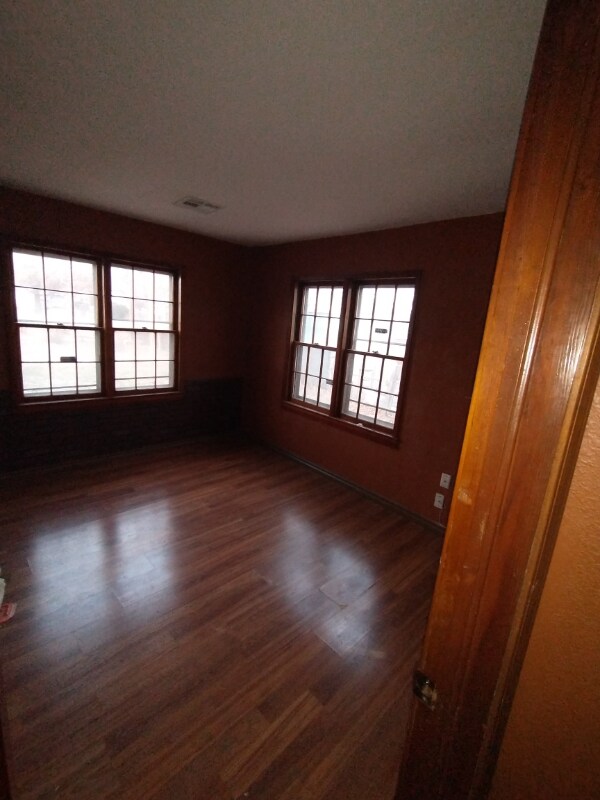 Building Photo - 129 W Lilac Ln
