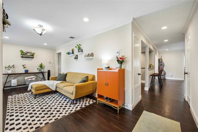 Building Photo - 3611 Drawbridge Dr