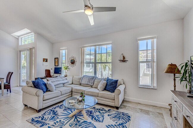 Foto del edificio - 1701 Mizzenmast Way