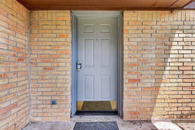 Building Photo - 2523 Creekway Cir