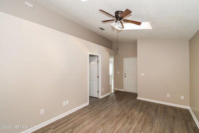 Building Photo - 5118 Somerton Ct