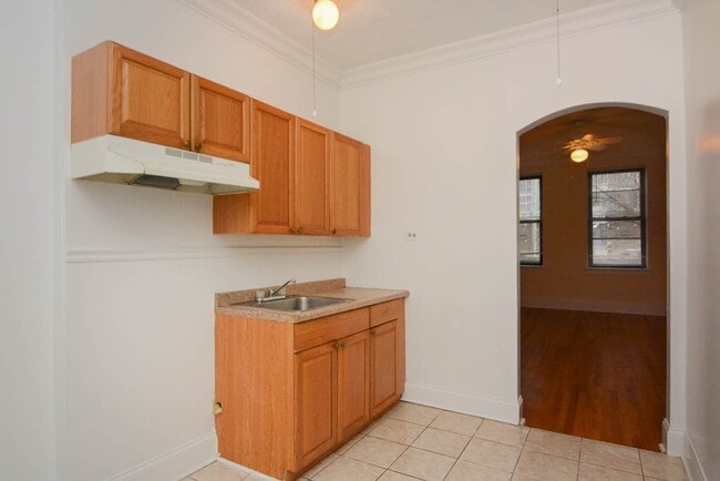 Building Photo - 2737 N Spaulding Ave