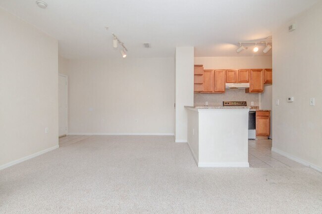 Building Photo - RENT BY MARCH 15TH and RECEIVE 2 WEEKS OFF...