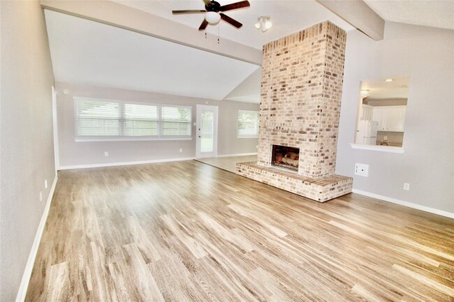 Building Photo - 822 Lodge Ln