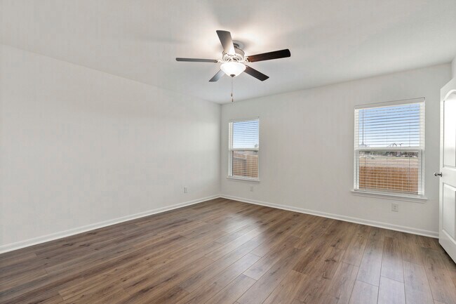 Building Photo - 15303 Telfaire Mdw