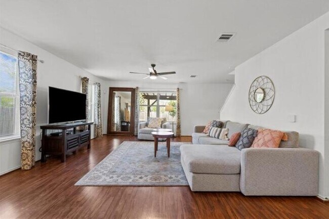 Building Photo - 4515 Cottonwood St