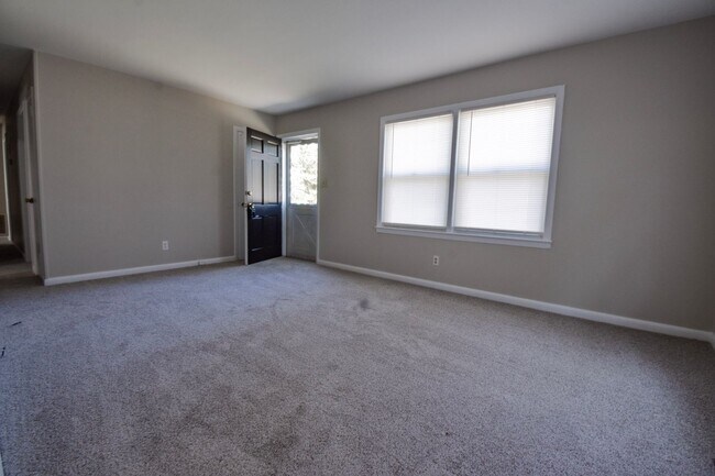 Foto del edificio - Coming Soon! Updated 3 Bedroom and 1.5 Bat...