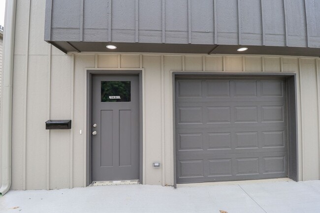Building Photo - 216 N Cleveland Ave